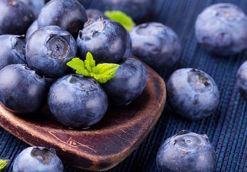 蓝莓可以和牛奶一起吃吗