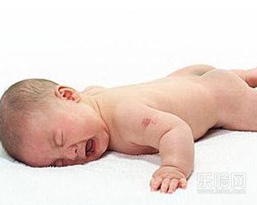 宝宝一直哭闹不睡觉是什么原因,宝宝一直哭闹