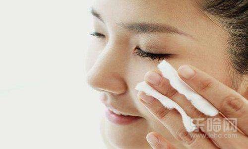 卸妆水不用化妆棉行吗,卸妆水可以不用化妆棉