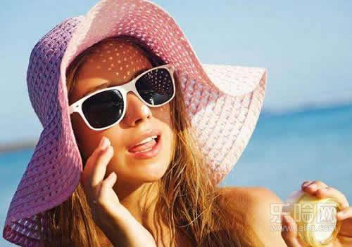 涂防晒霜会长痘痘吗,涂防晒霜长痘痘怎么办-乐