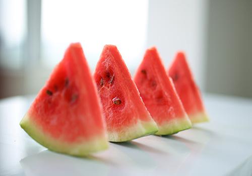 西瓜和芒果能一起吃吗