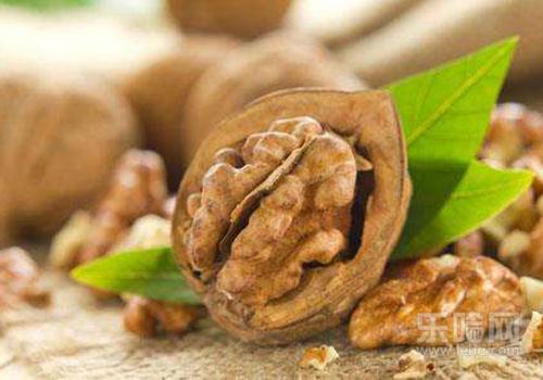 发霉的核桃能吃吗,发霉的核桃可以吃吗-乐哈健