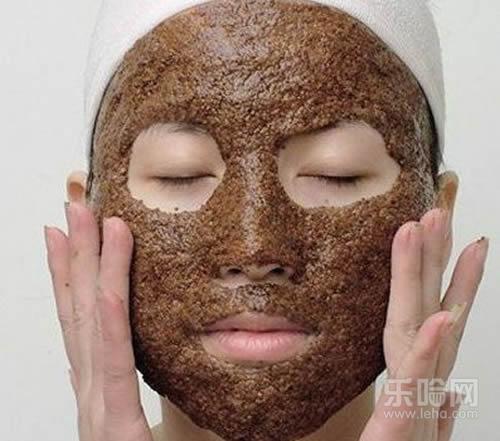 敷完海藻面膜要用洗面奶洗脸吗,用完海藻面膜