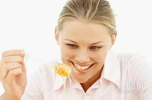 孕妇皮肤干燥起皮用什么补水好,孕妇皮肤干怎