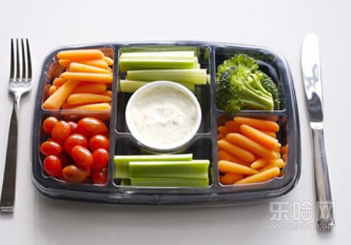 脚后跟干裂起硬皮偏方,脚后跟干起皮怎办-乐哈