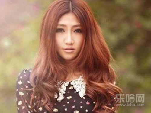 皮肤黄的人适合染什么颜色的头发,皮肤黄染什