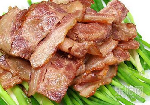 孩子睡前不能吃什么,睡觉前千万不能给宝宝吃