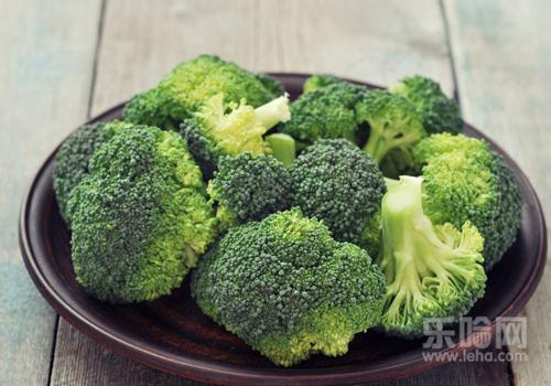 吃哪些东西可以瘦身,女人多吃这个菜,腰上赘肉