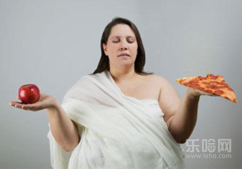 每天晚上不吃饭一个月能减多少斤,晚饭不吃一