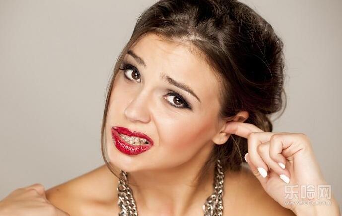 耳朵痒是什么原因 真的是有人在想你吗?真相是