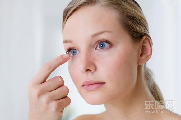 隐形眼镜的保养和清洁方法 不要因为保养不当