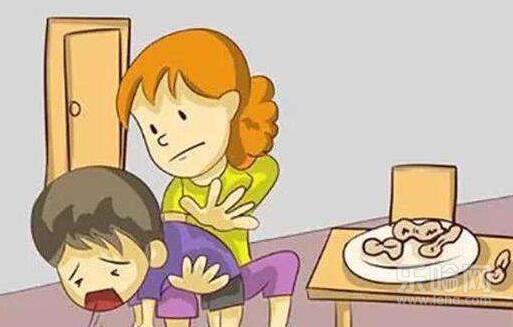 异物卡喉的急救办法 这几招急救法可以保命!-乐