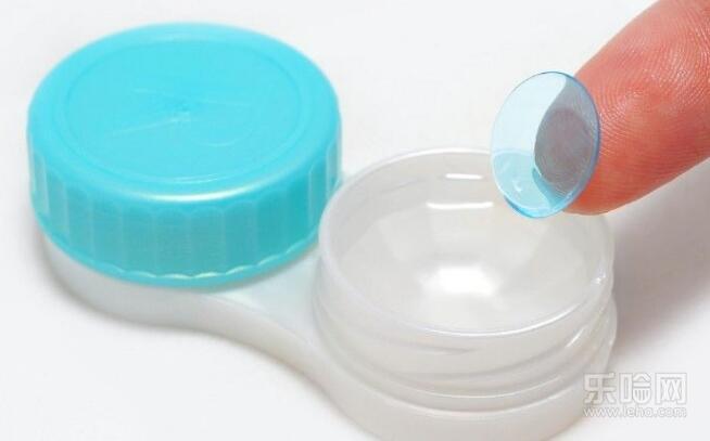 隐形眼镜的保养和清洁方法 不要因为保养不当