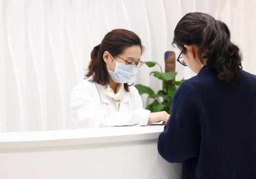 藿香正气水治发烧吗