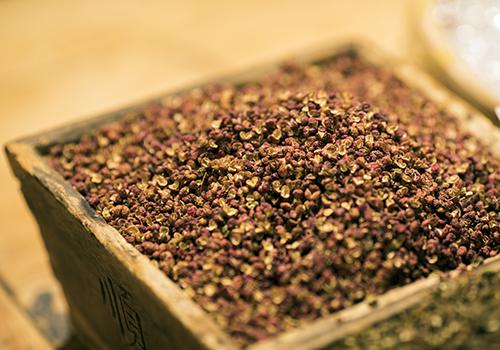 花椒泡酒能治什么病,花椒泡酒时间长能用吗