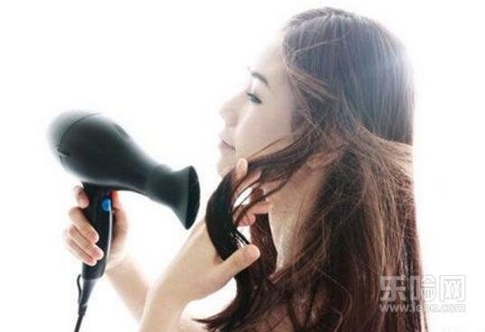 头发怎么保养才变好 想拥有健康秀发?洗润染烫