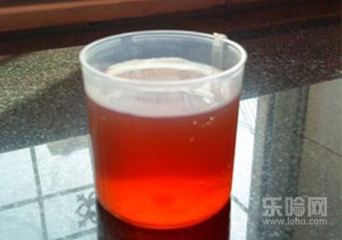 尿液发红发黄怎么回事,尿液发黄绿是怎么回事