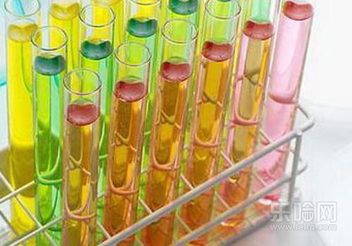 尿液发红发黄怎么回事,尿液发黄绿是怎么回事