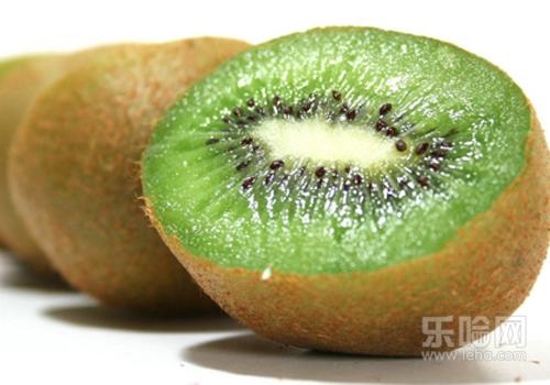 猕猴桃能去雀斑吗,经期吃这个水果,斑没了,胸大