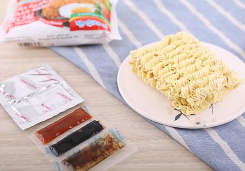 坐月子可以吃方便面吗