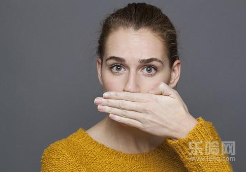 为什么早上起床会嘴巴会很臭