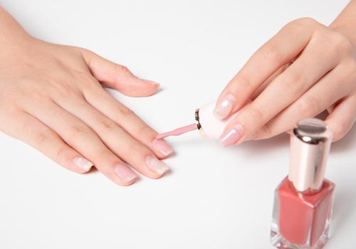 手指甲分层是缺什么,手指甲分层怎么回事