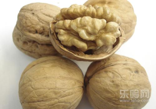 吃核桃有什么好处,它竟是抗衰老之王!睡前吃