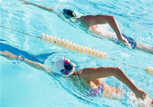 自由泳呼吸怎么练,自由泳呼吸技巧