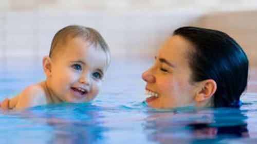 宝宝隔几天游一次泳,宝宝游泳几天一次,宝宝游