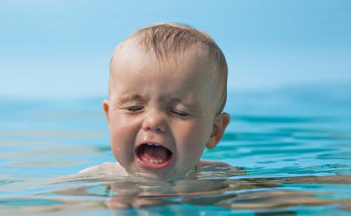 宝宝隔几天游一次泳,宝宝游泳几天一次,宝宝游