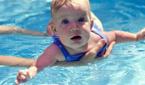 宝宝隔几天游一次泳,宝宝游泳几天一次,宝宝游