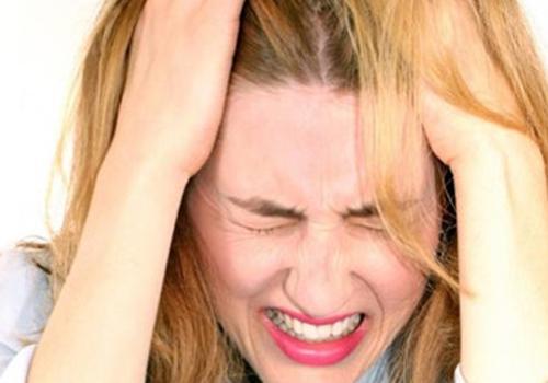 白带增多乳房胀痛是怎么回事,白带增多胸疼怎