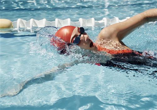 蛙泳怎么换气不累,怎样长时间蛙泳