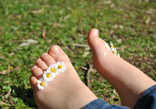 大脚指甲变厚变黄是怎么回事,脚趾甲变厚发黄