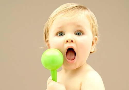 宝宝摇头怎么回事,宝宝摇头晃脑是怎么回事,宝