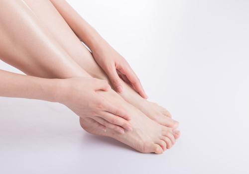 大脚指甲变厚变黄是怎么回事,脚趾甲变厚发黄