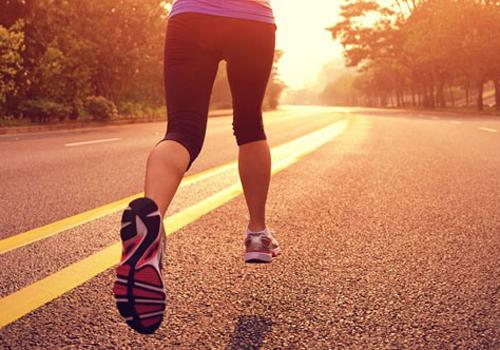 崴脚怎么判断骨头没事 崴脚伤到骨头的表现-乐