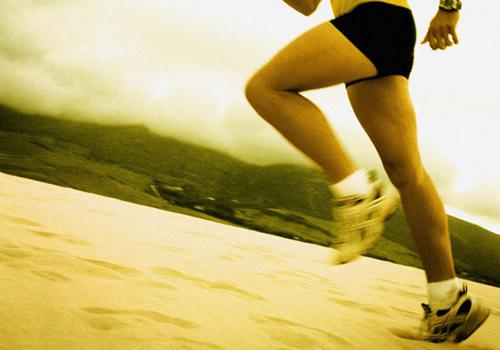 崴脚怎么判断骨头没事 崴脚伤到骨头的表现-乐