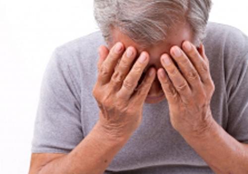 龈出血是什么原因,老人牙龈出血是怎么回事,什