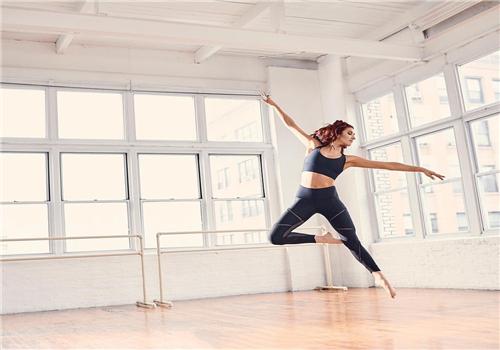 平板支撑会伤腰吗