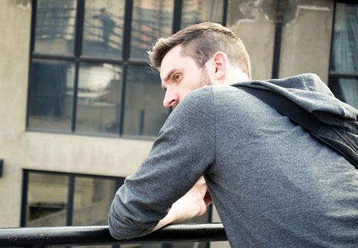 脚趾甲翻了一半怎么办,脚趾甲脱落一半能掰吗