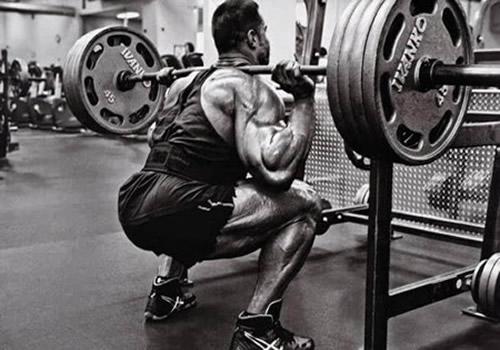 杠铃深蹲几天练一次,杠铃深蹲一周几次-乐哈健