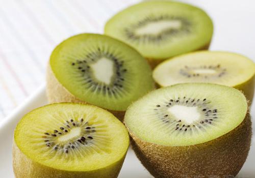 吃猕猴桃喉咙痒怎么办 为什么吃猕猴桃会喉咙