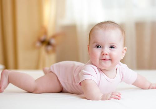 宝宝一岁还不会走路怎么办 这些实用办法家长