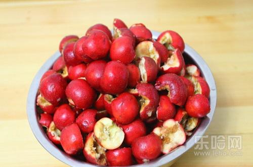 下巴长痘吃什么水果好,下巴长痘痘吃什么水果