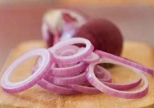 醋泡洋葱擦脸能祛斑吗