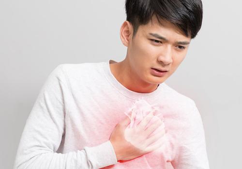 年轻人胸闷气短是怎么回事