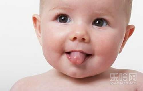 宝宝嘴巴干怎么回事,宝宝嘴巴干裂怎么回事,宝