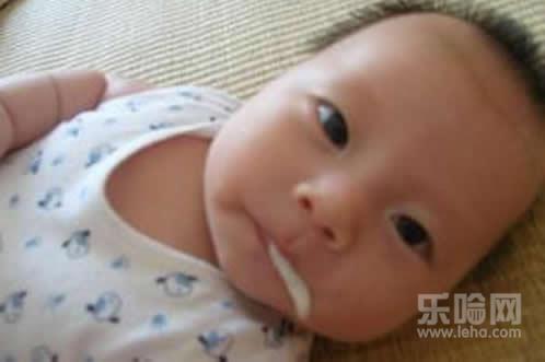 宝宝鼻子呛奶怎么办,宝宝鼻子呛奶怎么处理,宝