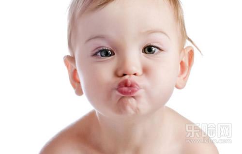 宝宝嘴巴干怎么回事,宝宝嘴巴干裂怎么回事,宝